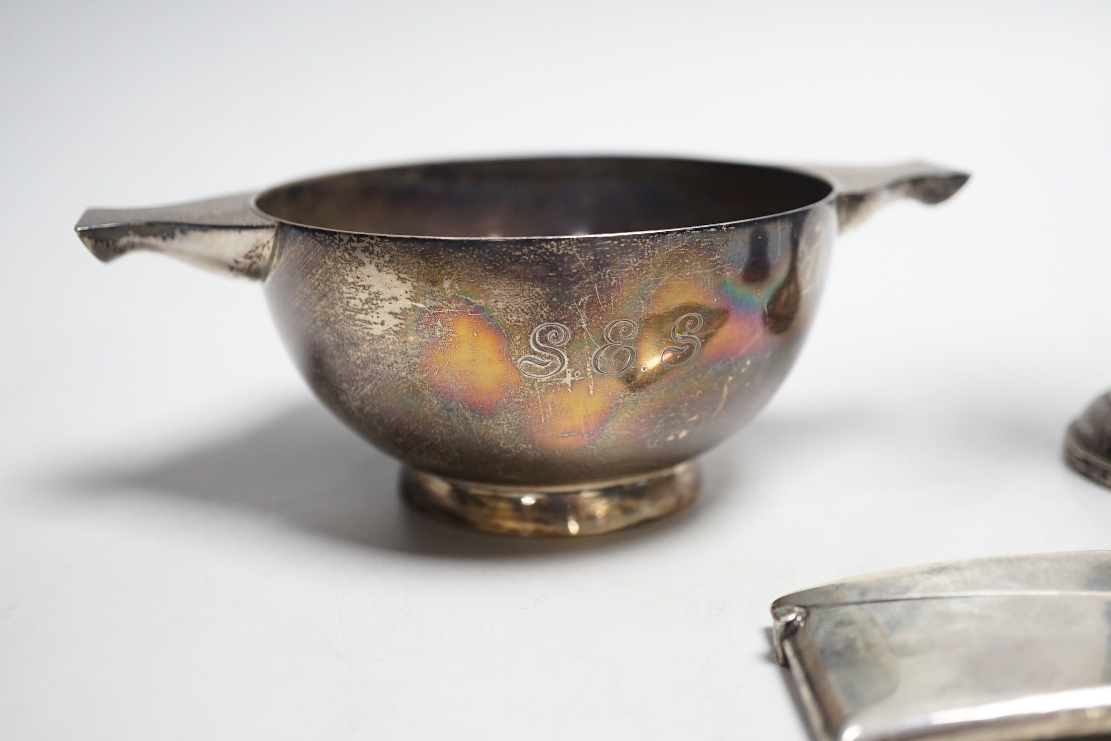 A George V silver two handled bowl, by Sebastian Garrard, London, 1926, 15.5cm, 6.5oz, a silver card case, small silver cup and a Ceylonese white metal posy vase.